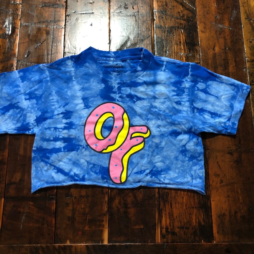 Cropped graphic T
